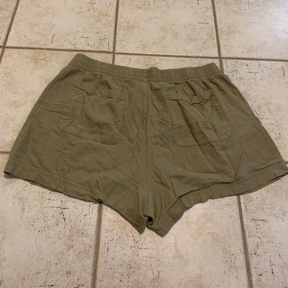 Old Navy XL Comfort Waist Linen-Blend Khaki Green Utility Shorts Pull-On - Picture 2 of 6